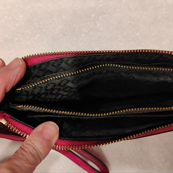 Diane Von Furstenberg Wallet. - Picture 4 of 10